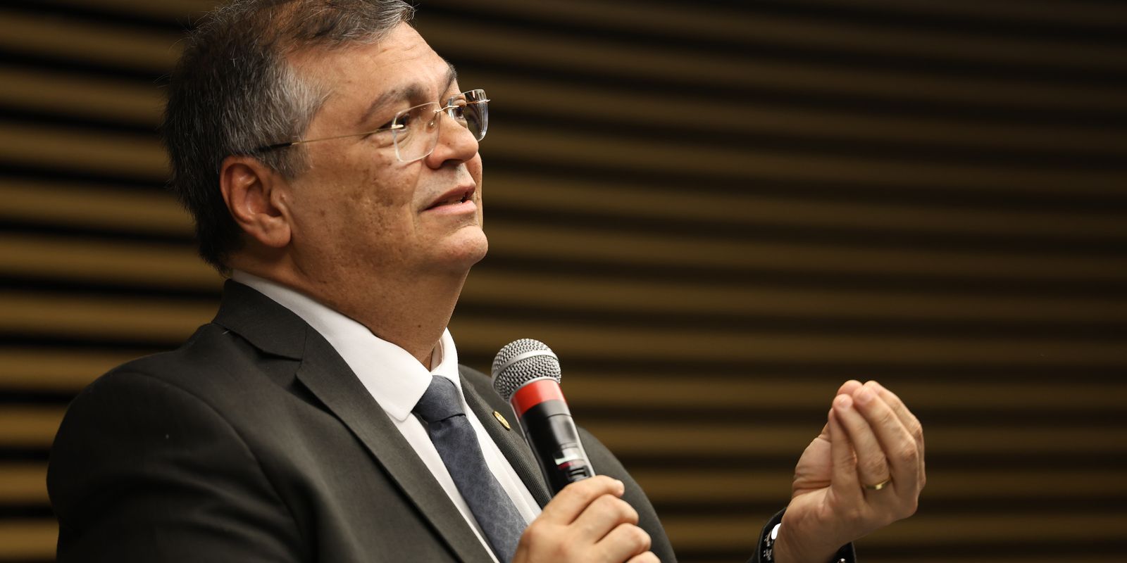 Dino envia à PF explicações de partidos sobre gestão de emendas parlamentares