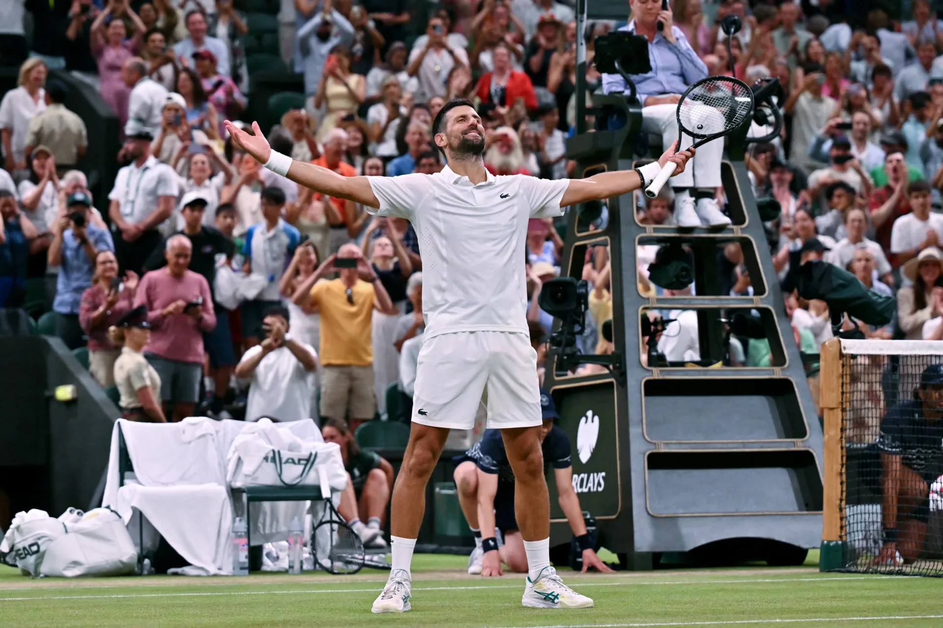 Djokovic supera Aliassime em duelo histórico e avança para semifinais de Wimbledon