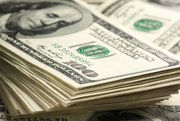Dólar cai e Ibovespa oscila em meio a tensões entre EUA e Irã; mercado atento ao petróleo