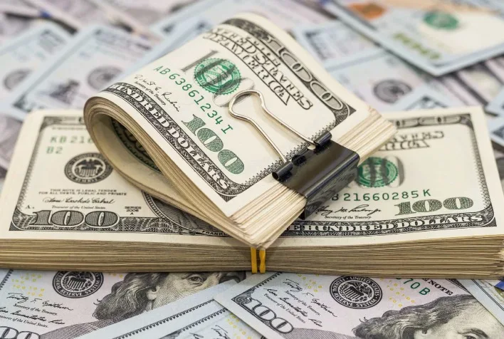 Dólar inicia alta a R$ 5,07 enquanto mercado monitora juros e tensões globais