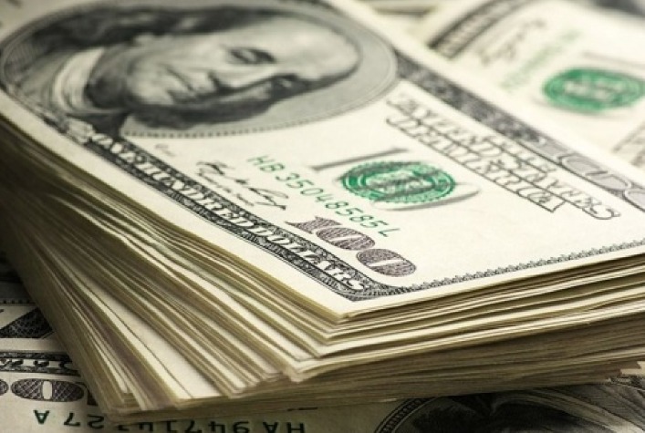 Dólar supera R$ 5,13 e Ibovespa recua em meio a incertezas internacionais