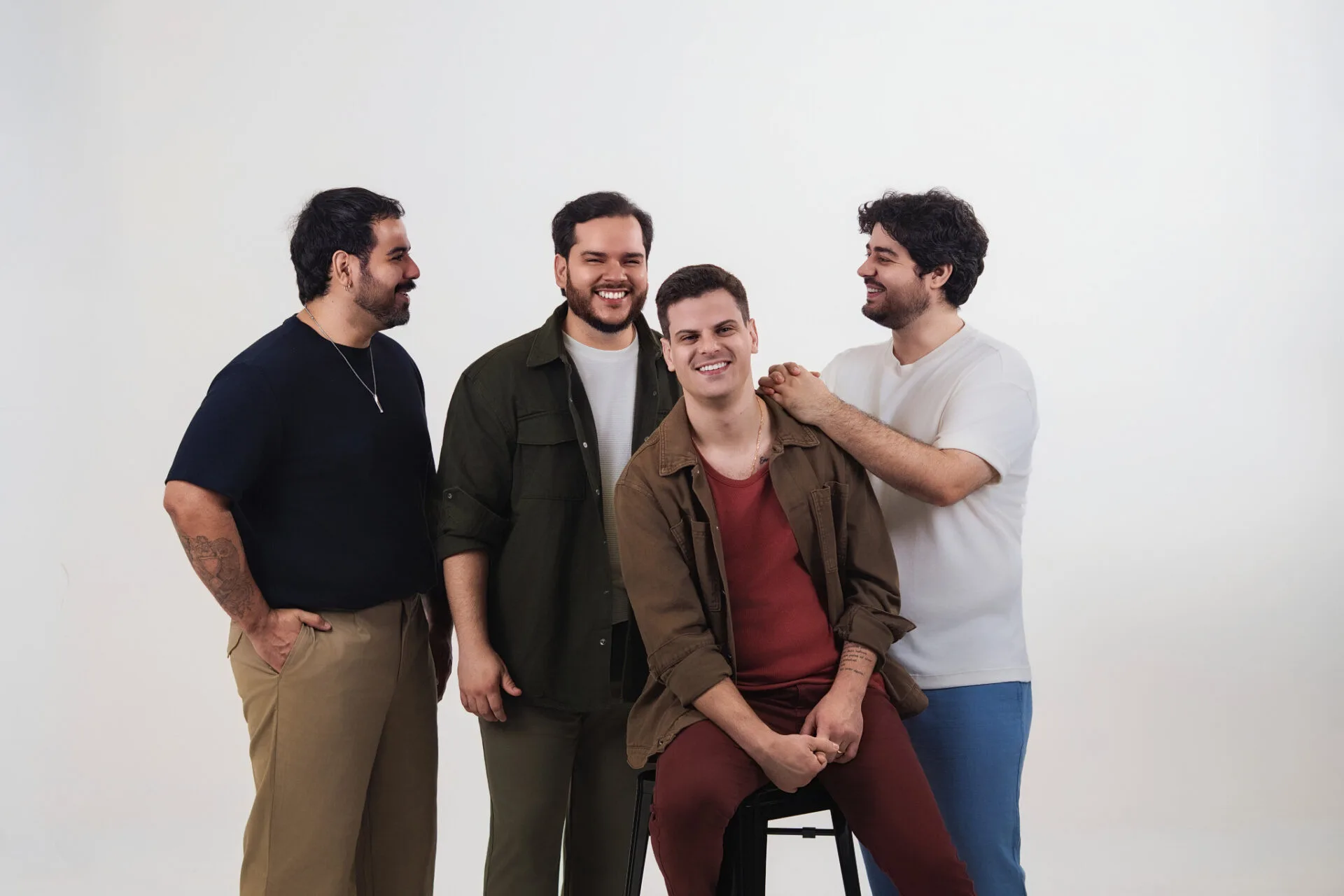 Doral e Pe Lu lançam single "Saí pra Ver Se a Saudade Fica em Casa"