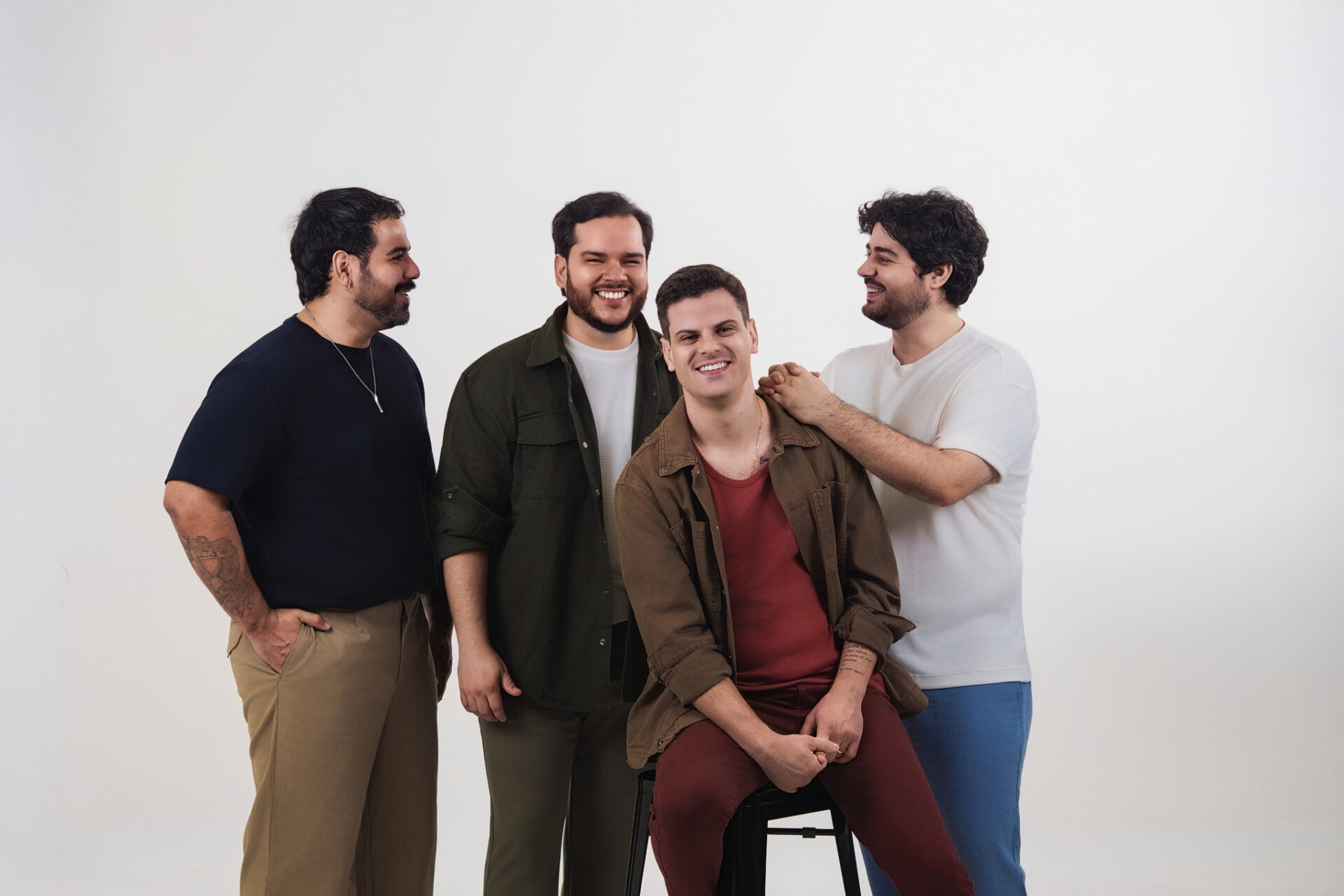 Doral e Pe Lu lançam single "Saí pra Ver Se a Saudade Fica em Casa"