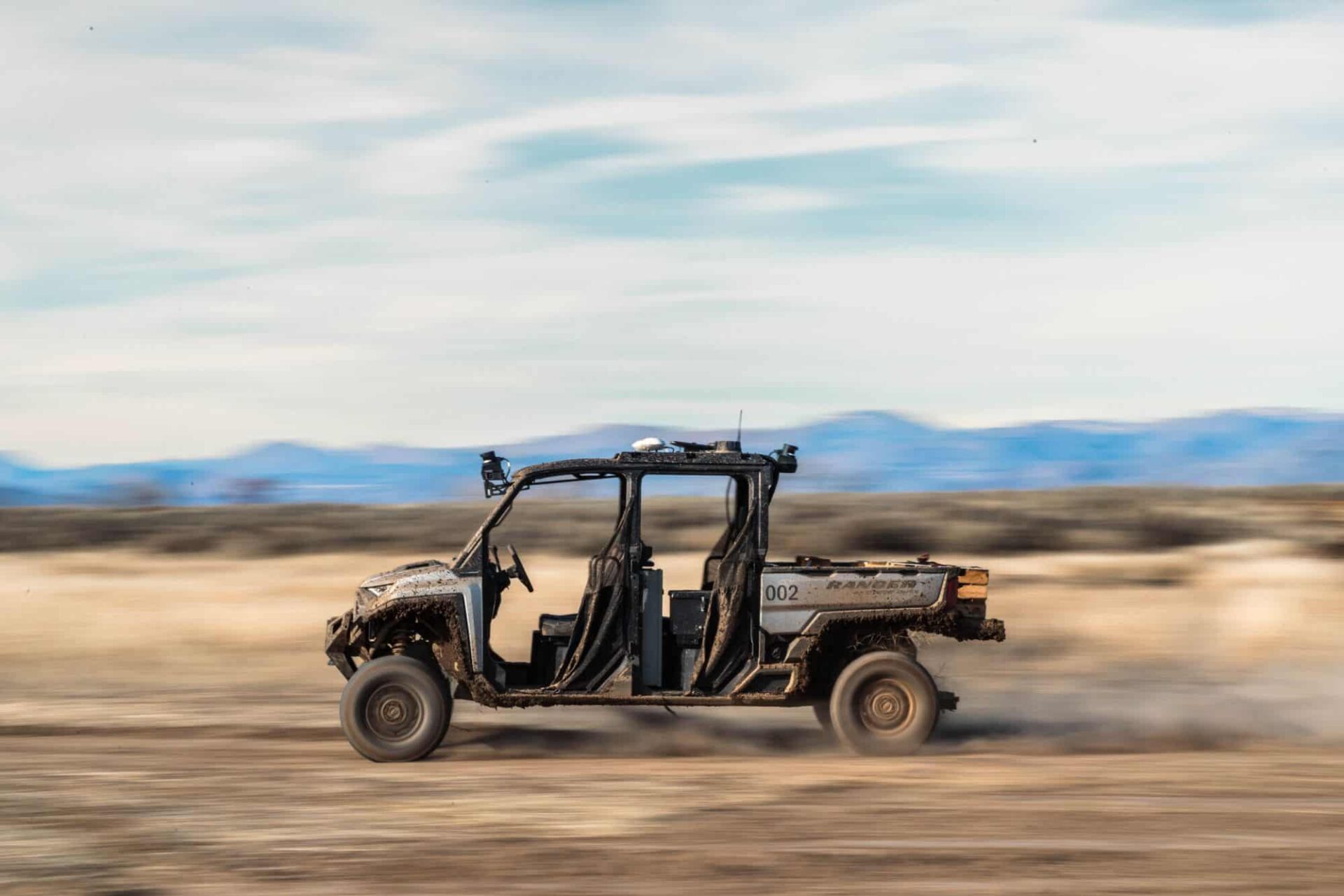 EUA utilizam mais de 100 carros autônomos de guerra na Ucrânia em combate
