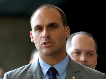 Eduardo Bolsonaro recebe Green Card e pode morar permanentemente nos EUA