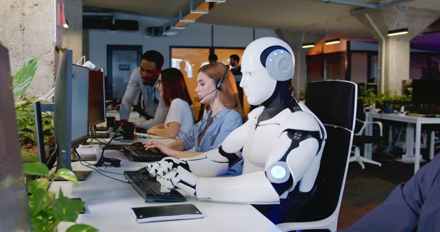 Empresas reavaliam uso de IA e recontratam humanos após falhas em tarefas complexas