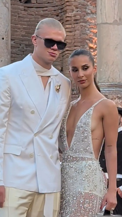 Erling Haaland e Isabella Haugseng Johansen prestigiam desfile da Dolce & Gabbana na Sicília