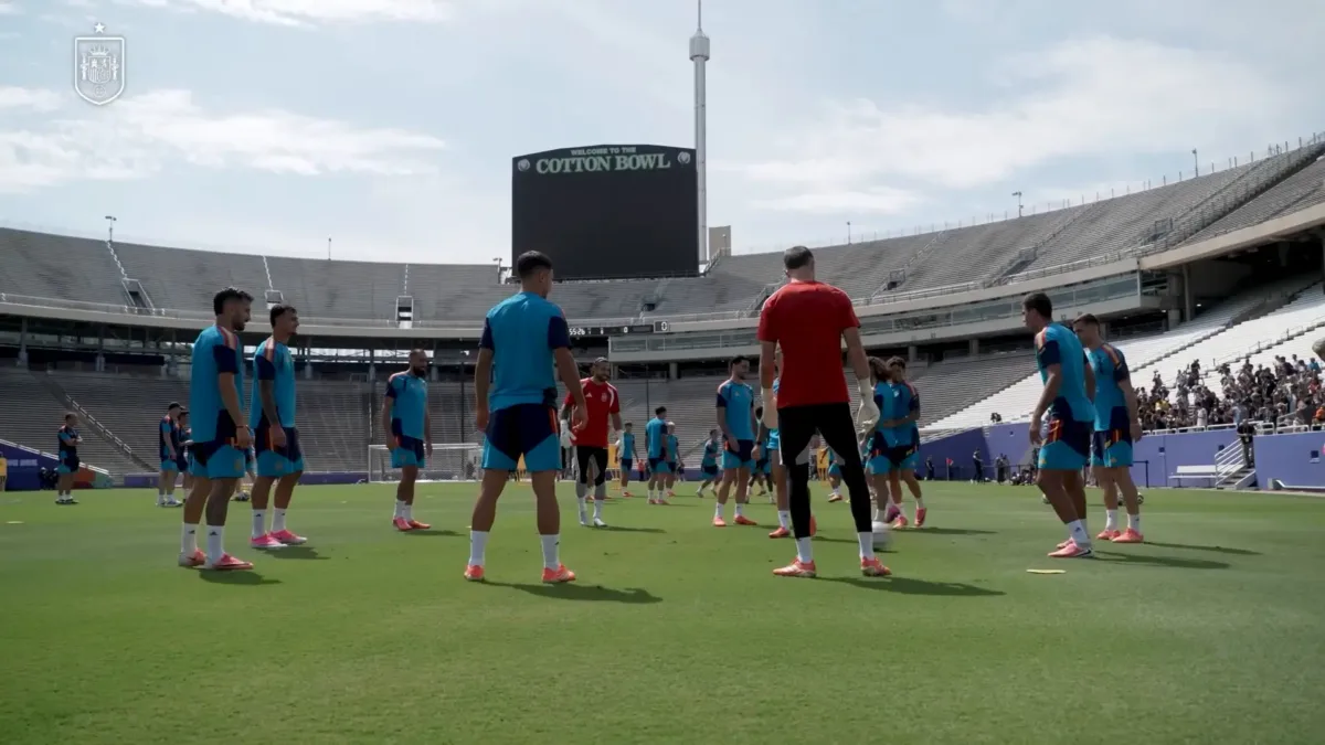 Espanha finaliza treino no Cotton Bowl antes do confronto decisivo com Portugal