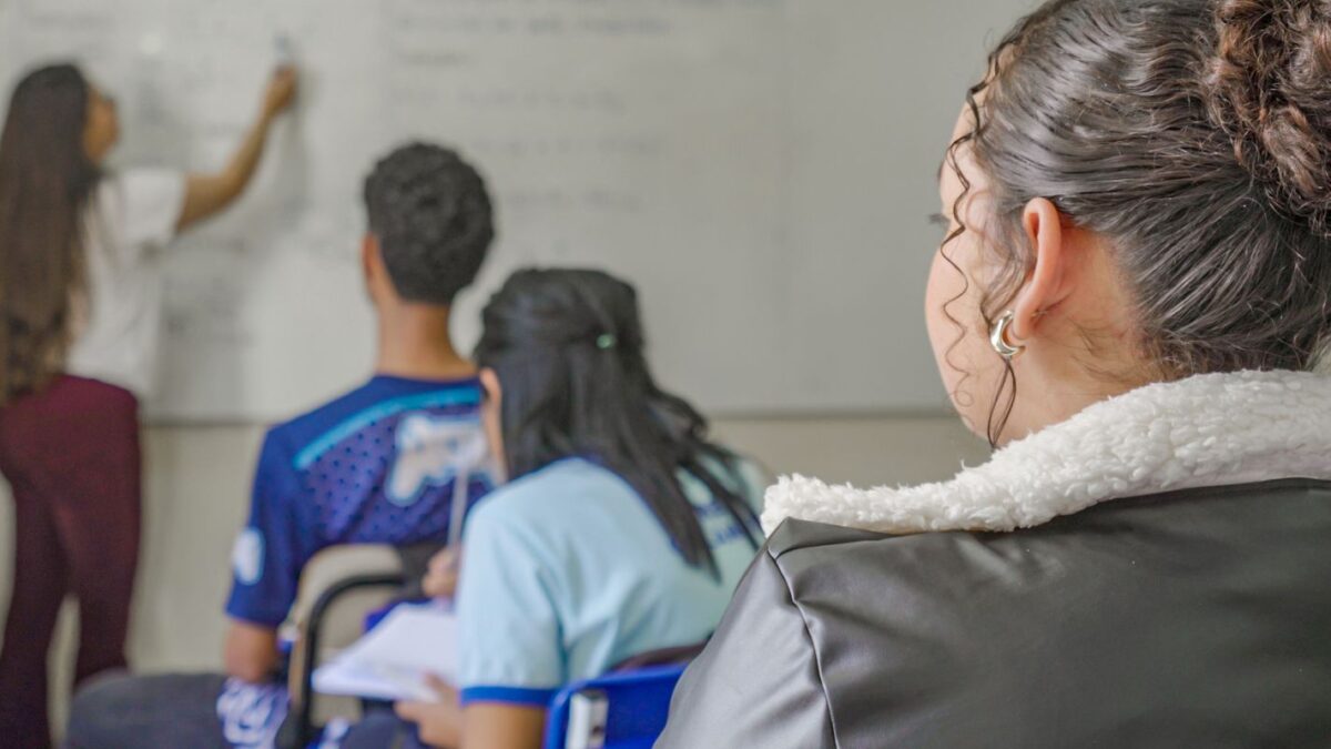 Estudantes nascidos em maio e junho recebem quarta parcela do Pé-de-Meia hoje