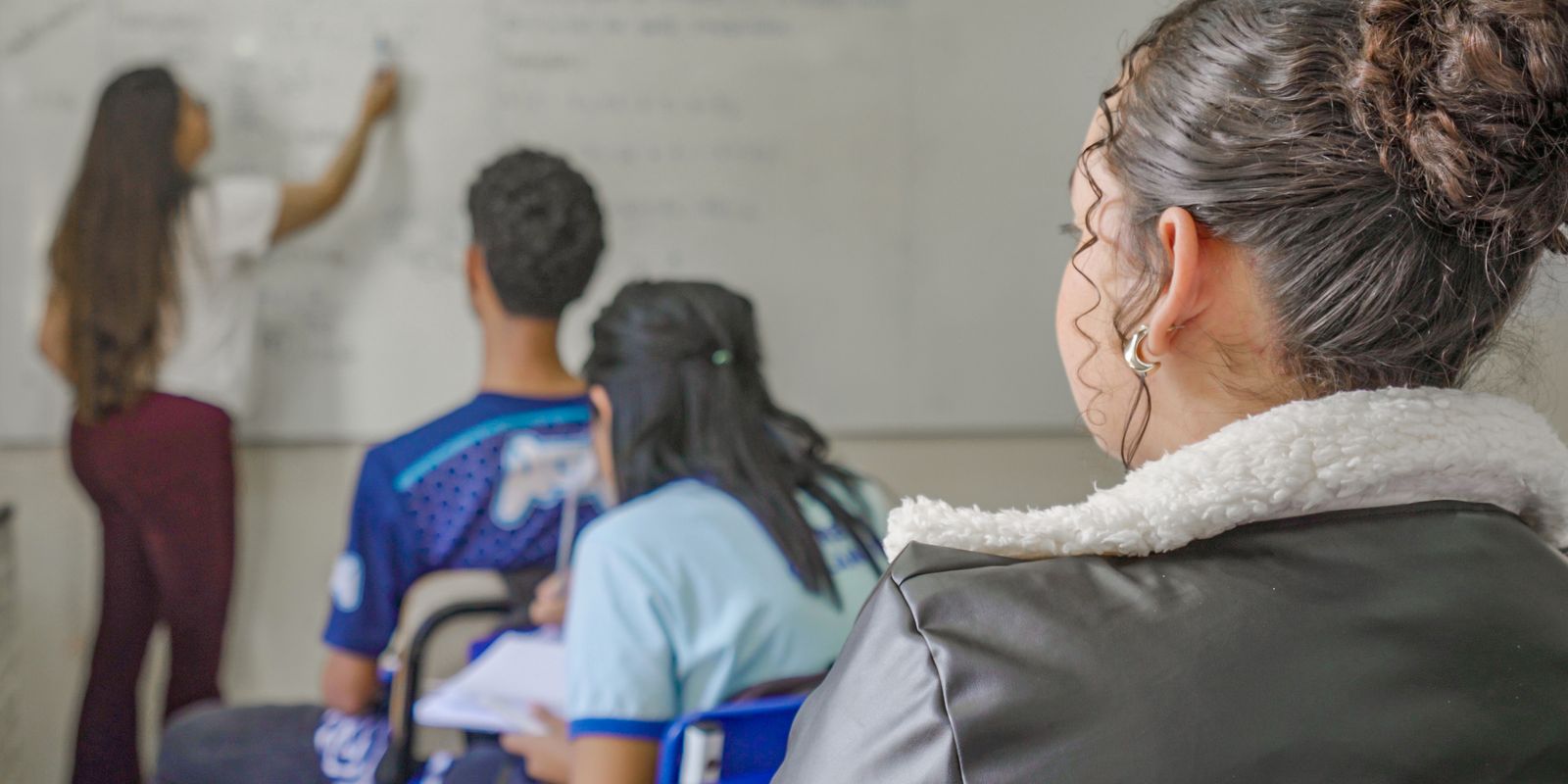 Estudantes nascidos em maio e junho recebem quarta parcela do Pé-de-Meia hoje