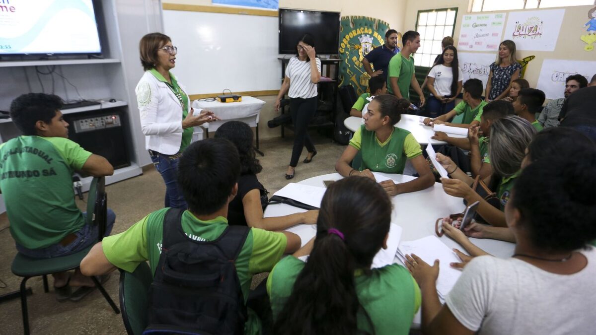 Estudantes nascidos em novembro e dezembro recebem 4ª parcela do Pé-de-Meia hoje