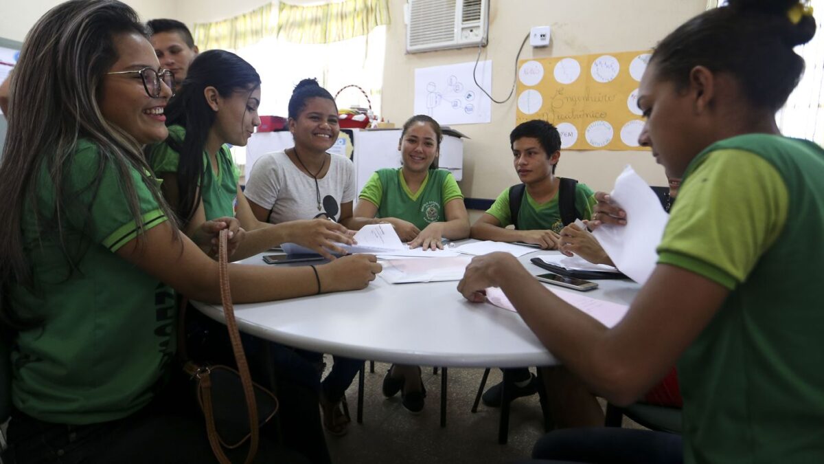 Estudantes nascidos em setembro e outubro recebem quarta parcela do Pé-de-Meia hoje