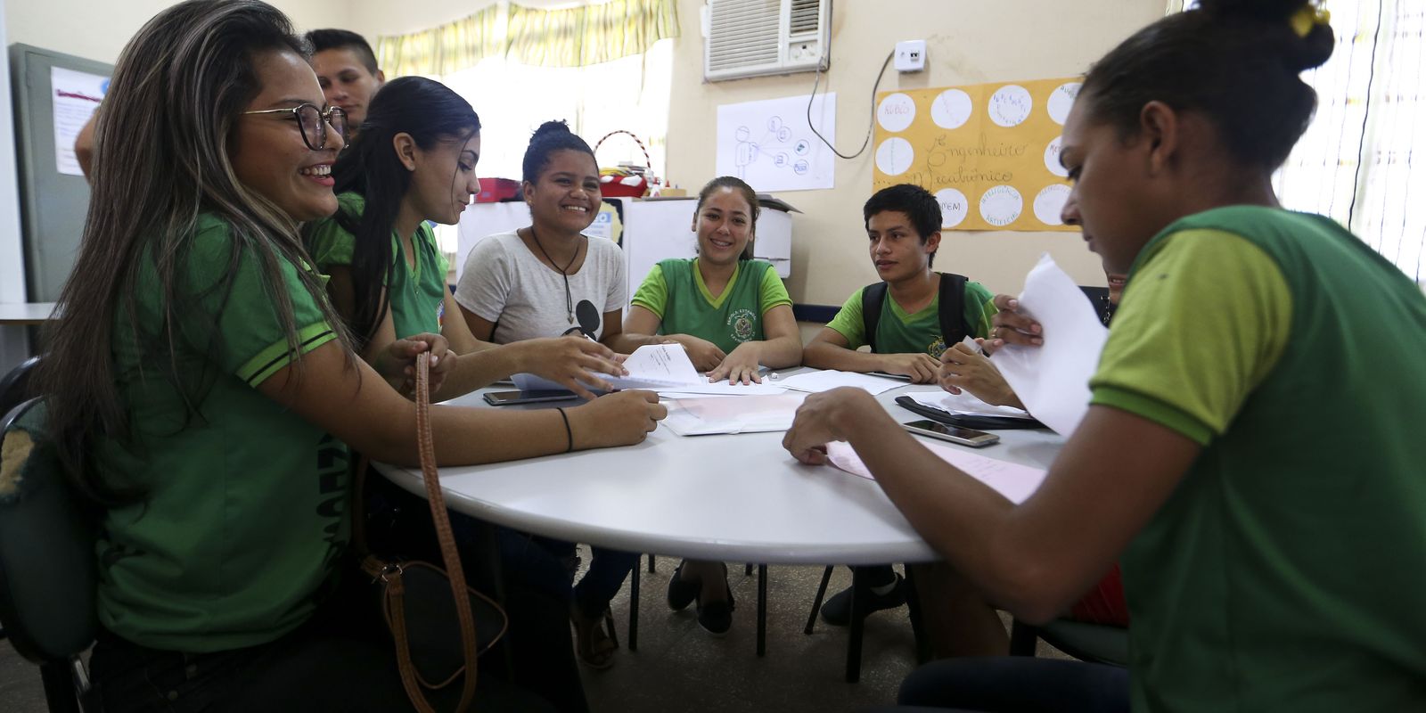 Estudantes nascidos em setembro e outubro recebem quarta parcela do Pé-de-Meia hoje