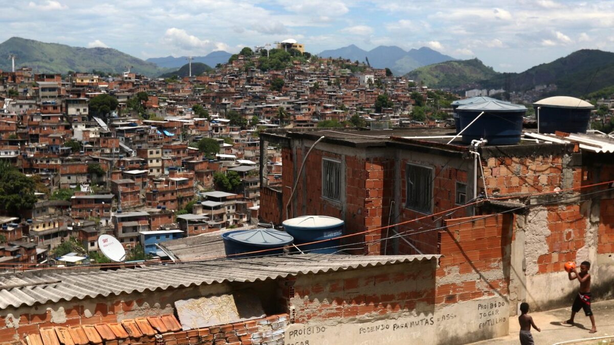 Estudo revela que gênero, raça e origem familiar limitam mobilidade social no Brasil