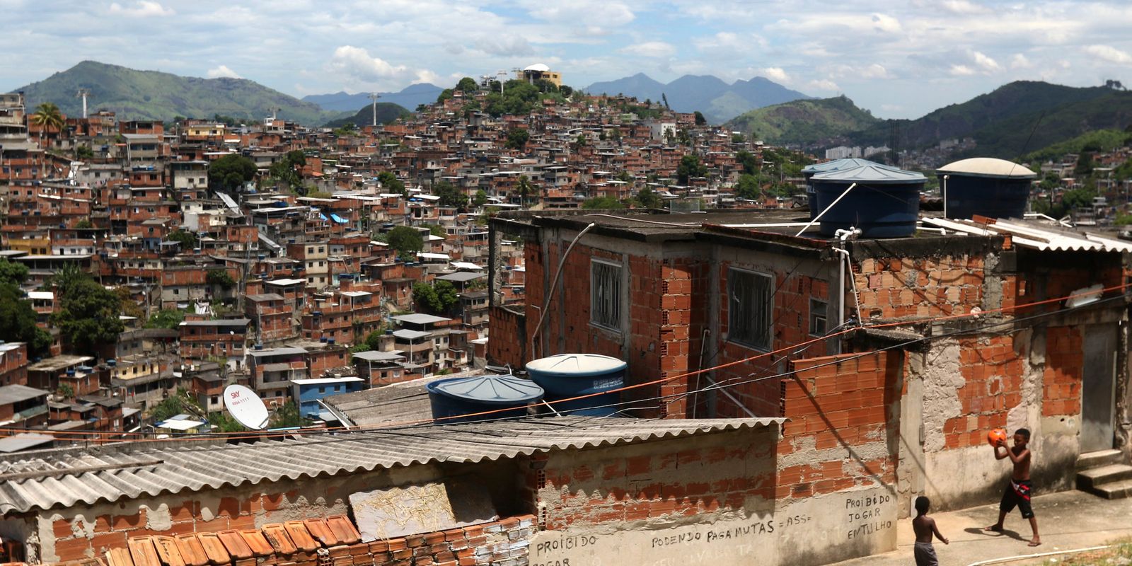 Estudo revela que gênero, raça e origem familiar limitam mobilidade social no Brasil