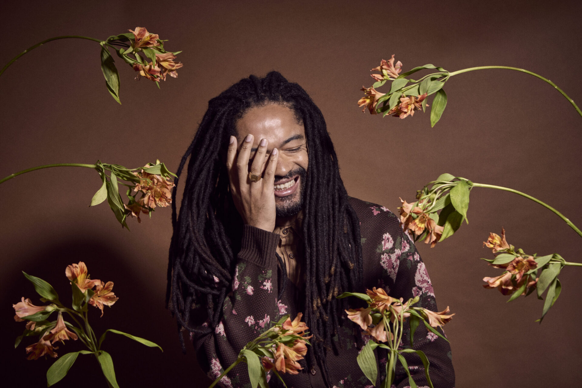 Evandro Okàn apresenta pocket show de "Adupé – Honra Ancestral" no Papo João Rock em Ribeirão Preto