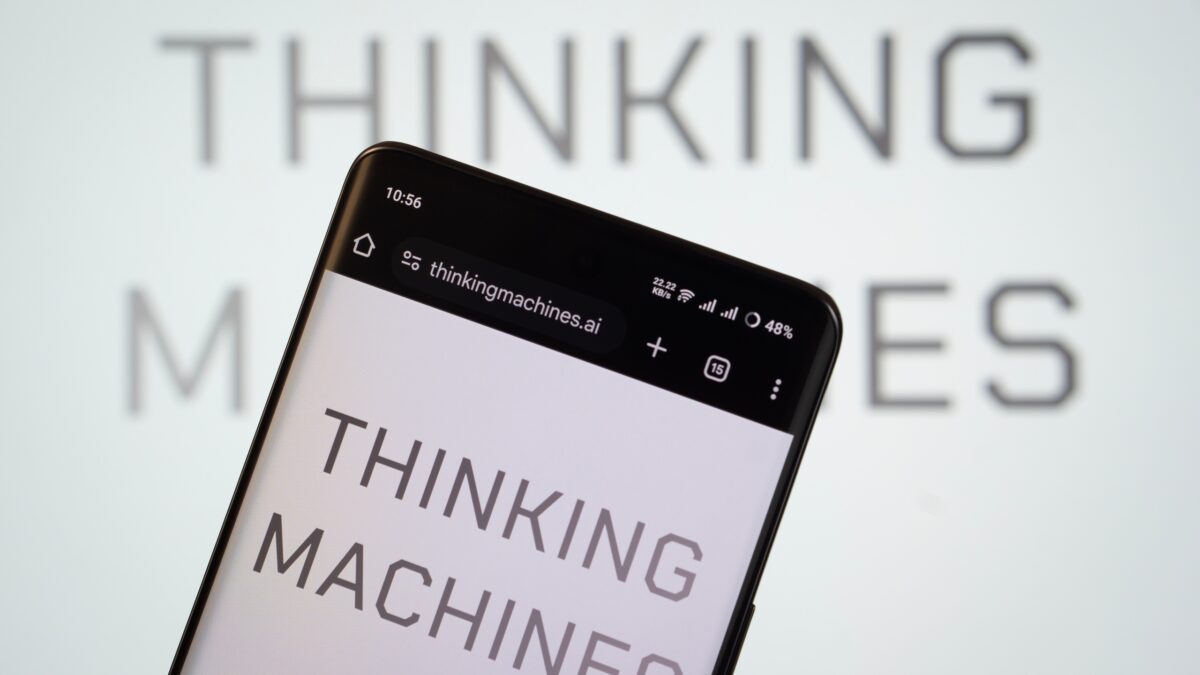 Ex-chefe da OpenAI apresenta Inkling, IA com pesos abertos para personalização