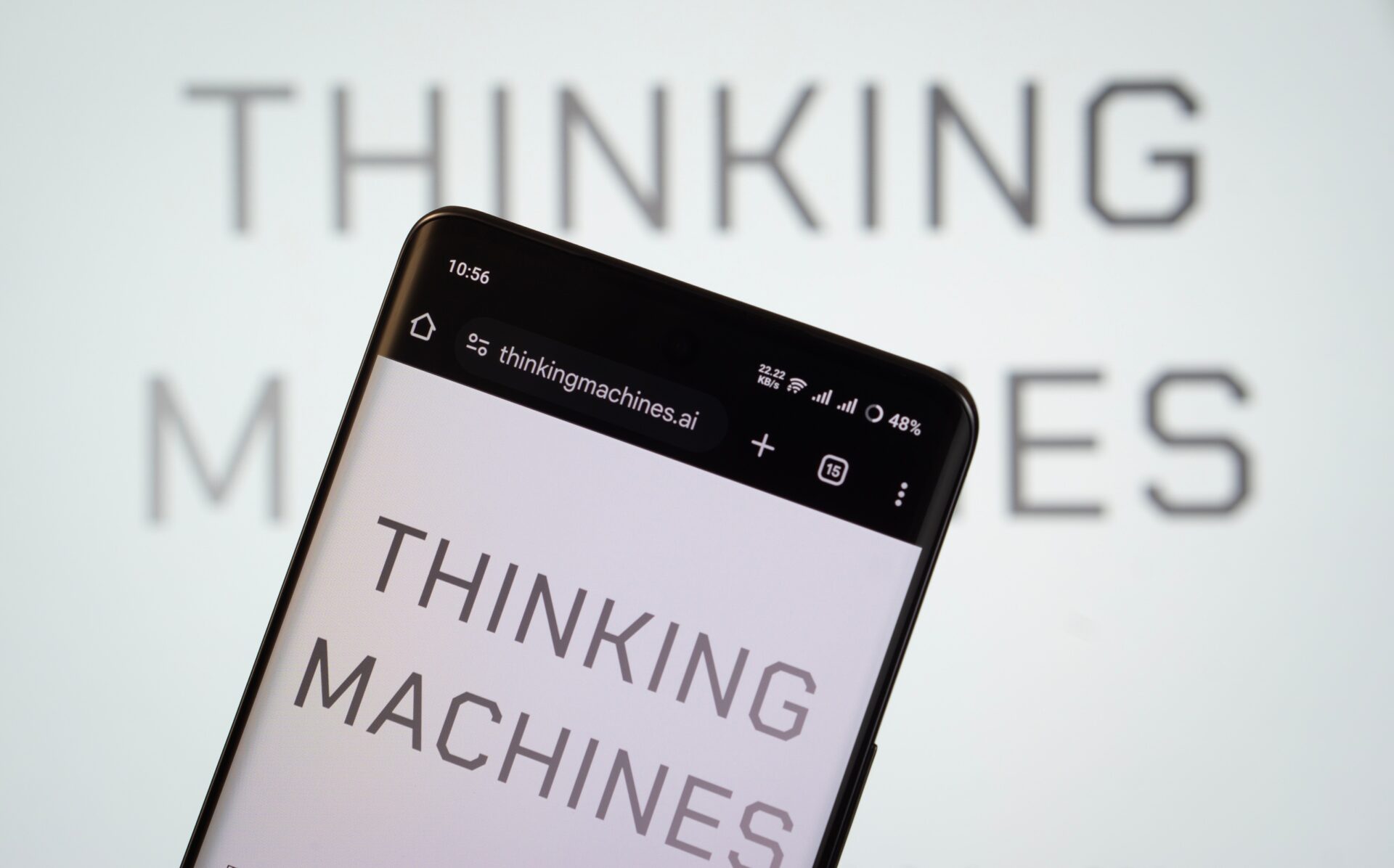 Ex-chefe da OpenAI apresenta Inkling, IA com pesos abertos para personalização