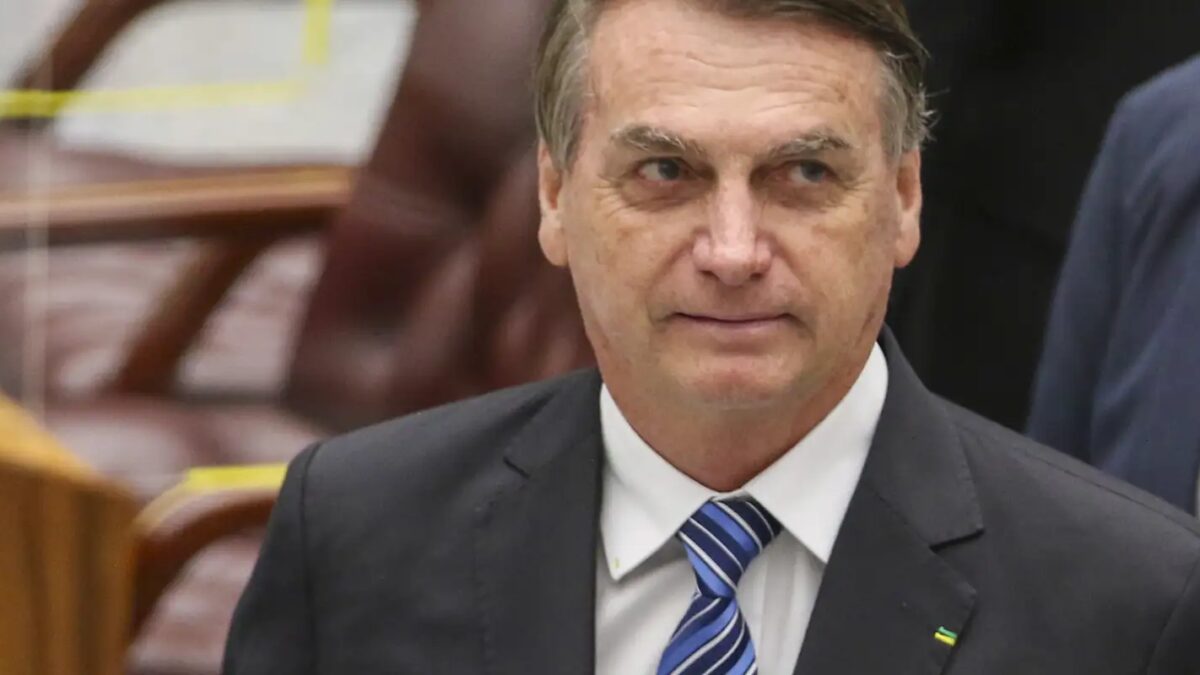 Exército entrega armas de Bolsonaro à PF, mas faltam duas delas