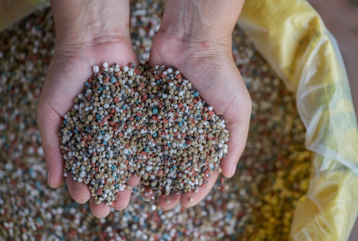 Fertilizantes enfrentam queda de preços com maior oferta global e cautela dos compradores