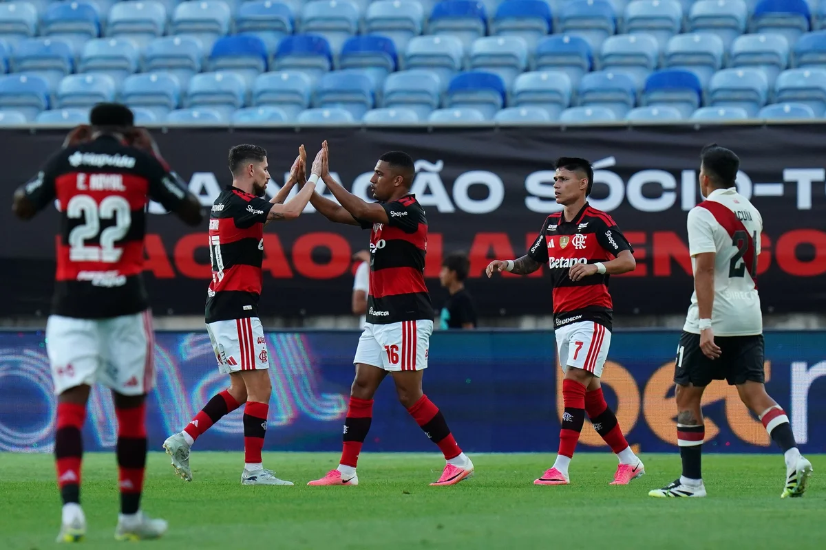 Flamengo encerra intertemporada com amistoso contra Olimpia no Mané Garrincha