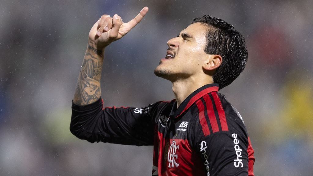 Flamengo goleia Chapecoense por 4 a 0 e Pedro brilha com dois gols na vitória