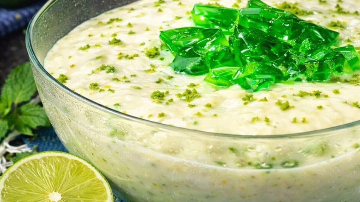 Gelado cremoso com gelatina: sobremesa econômica e fácil de fazer
