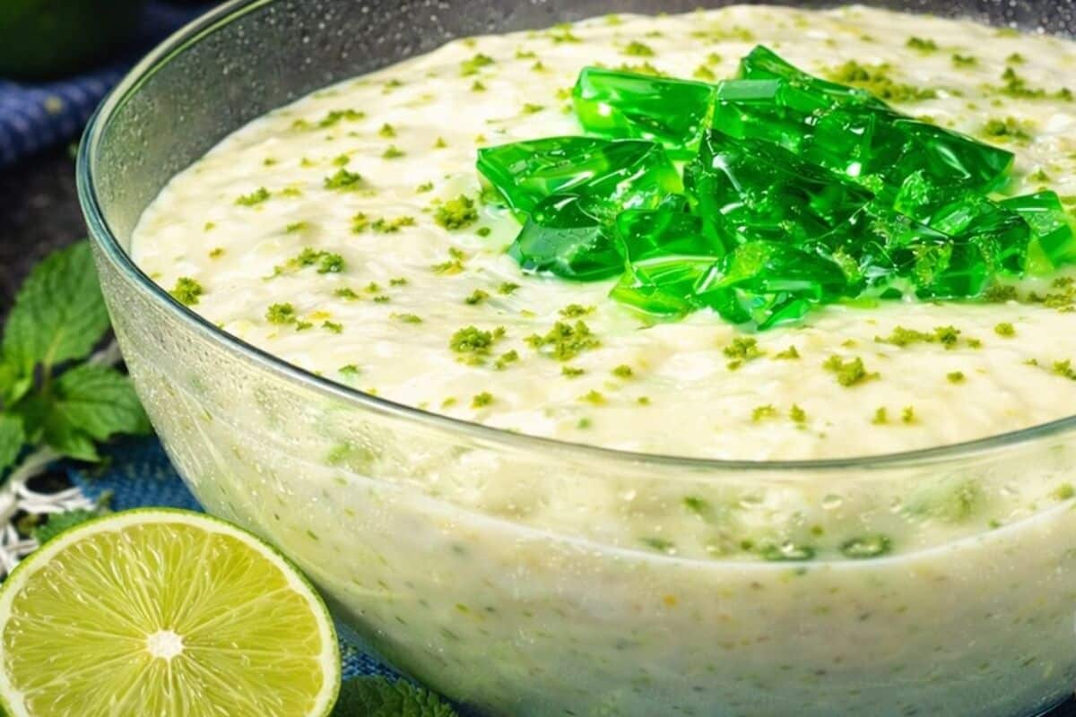 Gelado cremoso com gelatina: sobremesa econômica e fácil de fazer