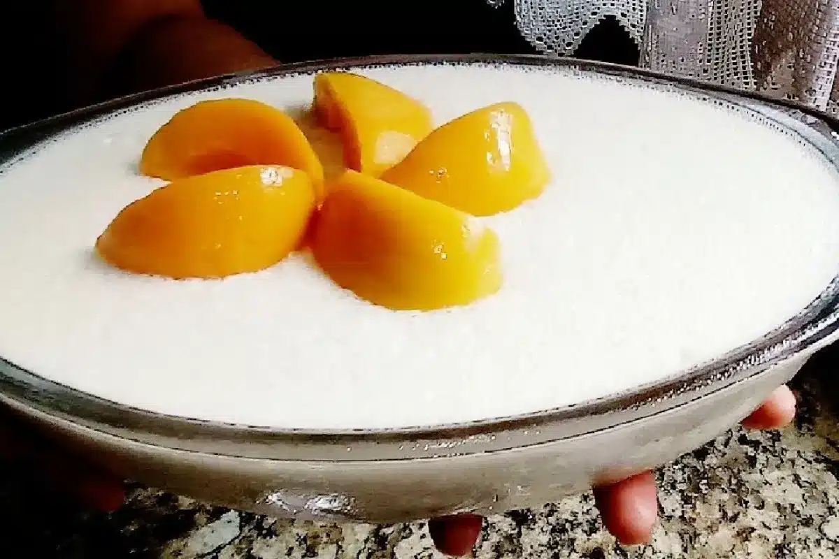 Gelado de pêssego cremoso: a sobremesa refrescante que você precisa experimentar!