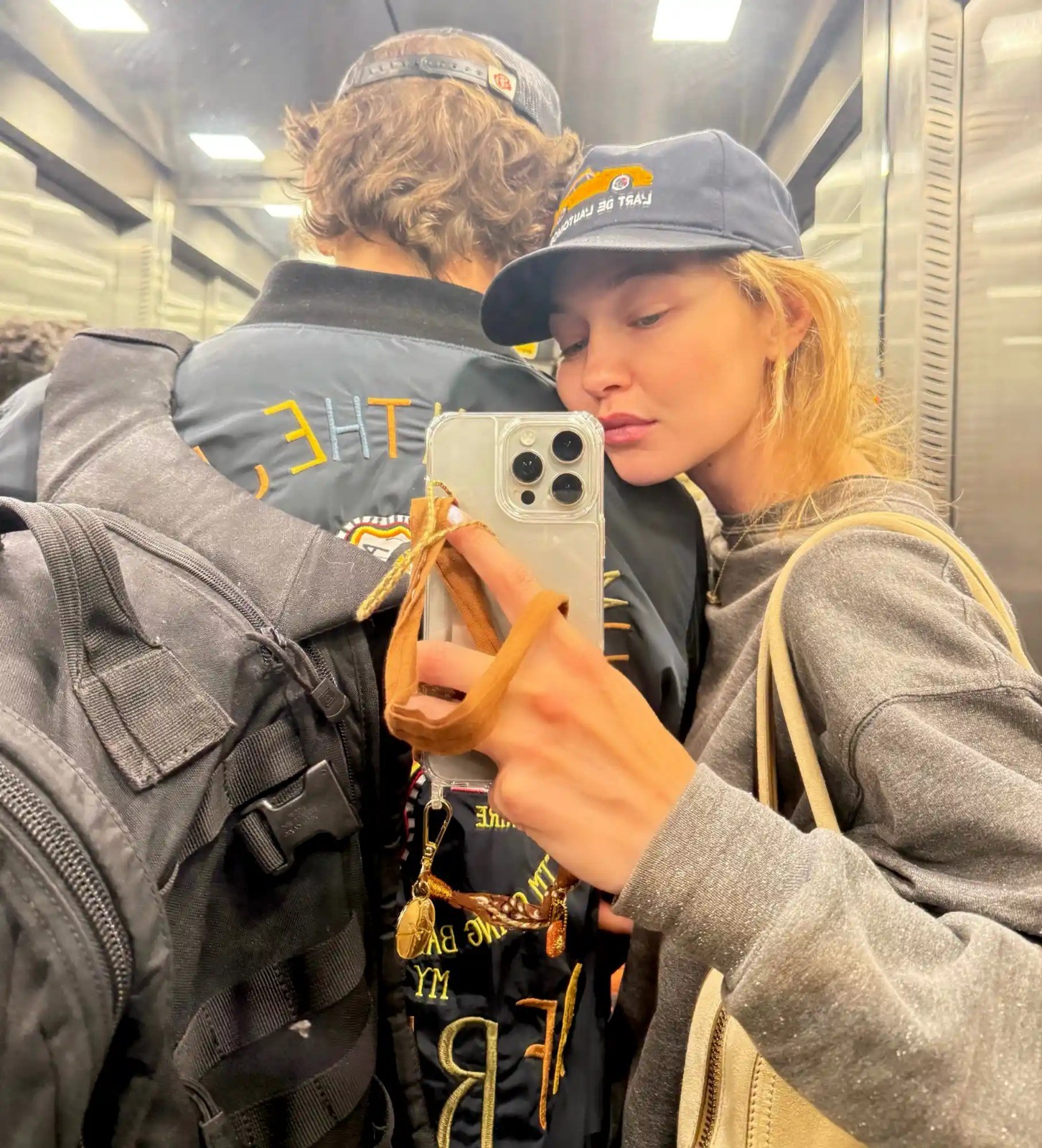 Gigi Hadid compartilha foto íntima com Bradley Cooper após casamento de Taylor Swift