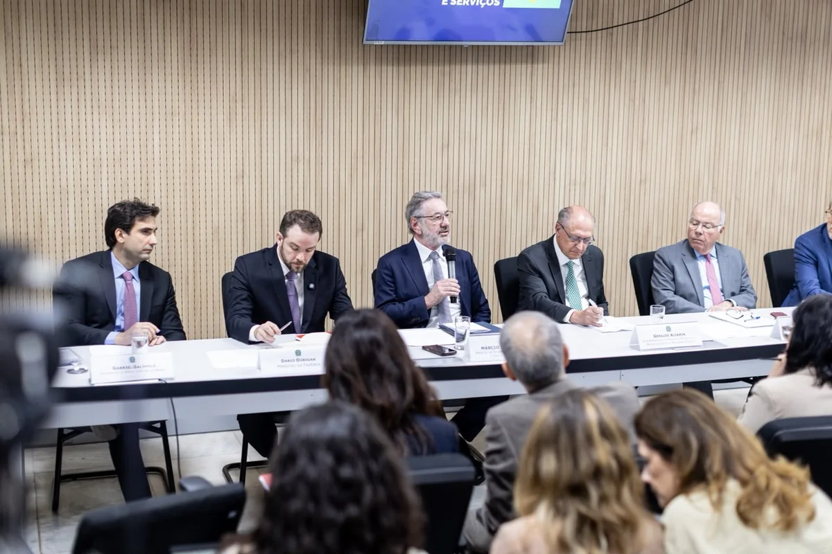 Governo estima que tarifaço dos EUA pode afetar 18% das exportações brasileiras