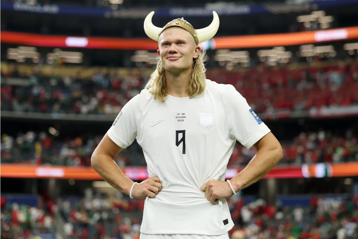Haaland brinca com atualização do Google que exibe vikings em pesquisa sobre ele