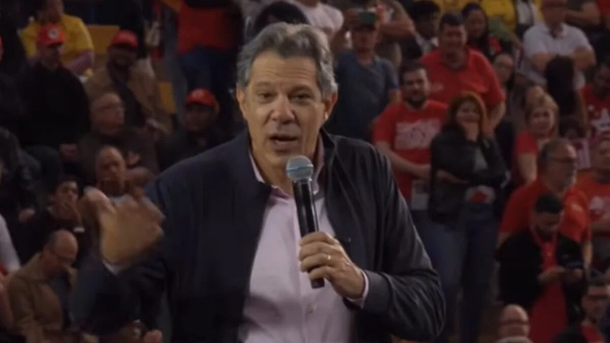 Haddad critica Tarcísio por medalha a Milei durante convenção do PT em SP