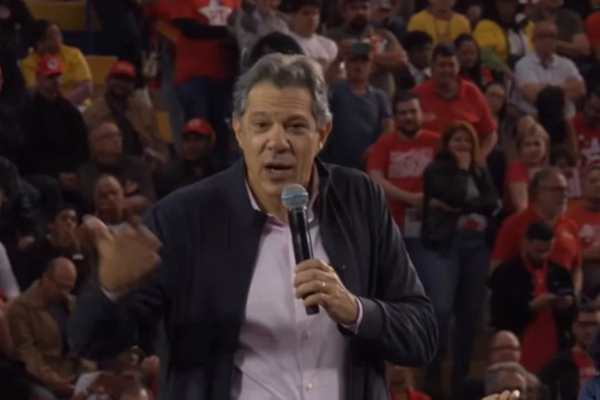 Haddad critica Tarcísio por medalha a Milei durante convenção do PT em SP