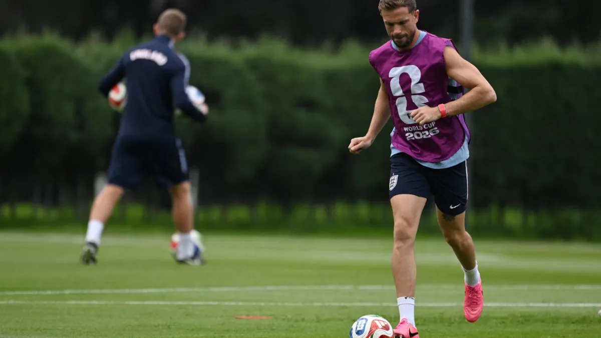 Henderson passa por cirurgia no braço após fratura em vitória da Inglaterra