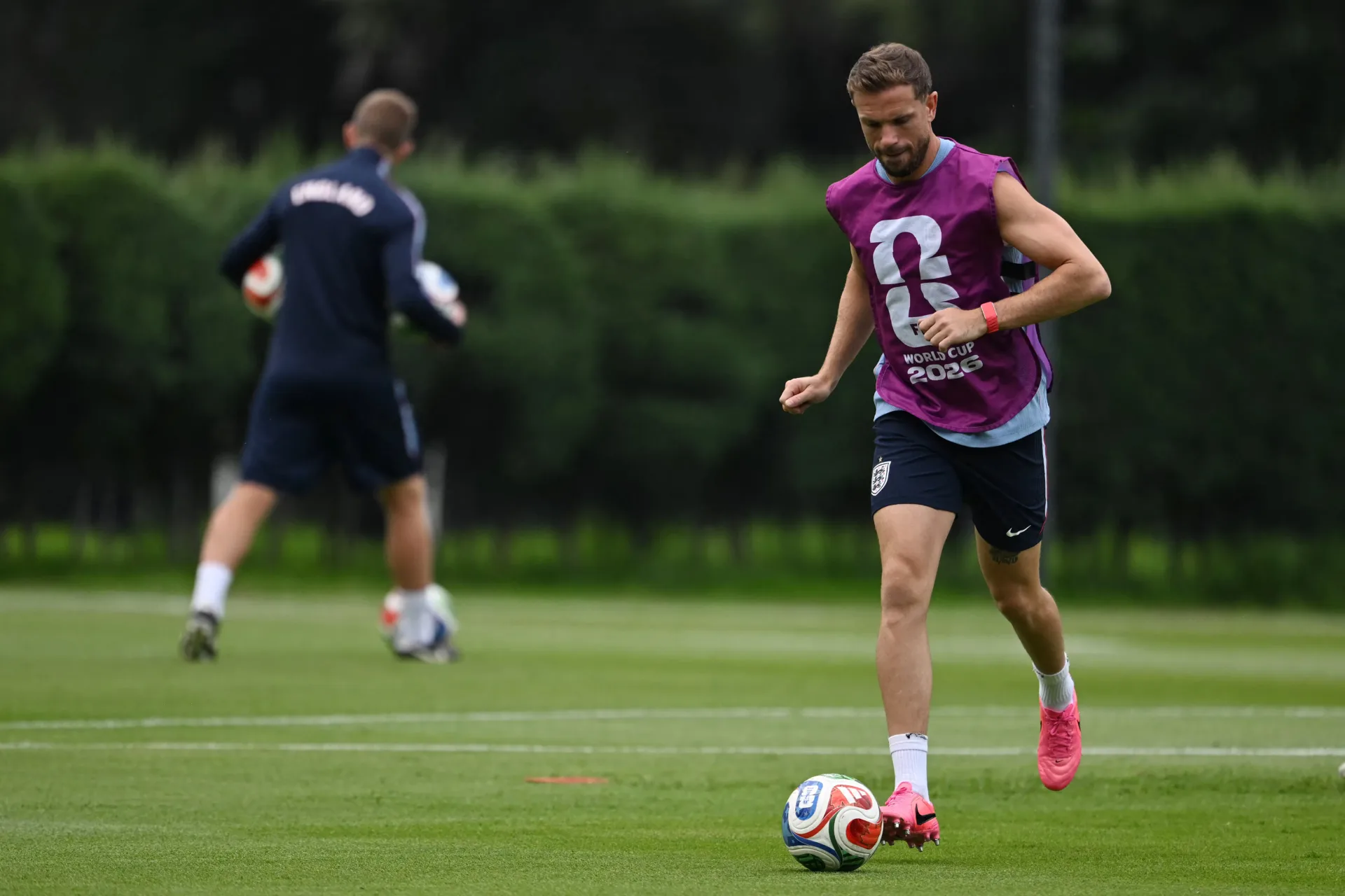 Henderson passa por cirurgia no braço após fratura em vitória da Inglaterra