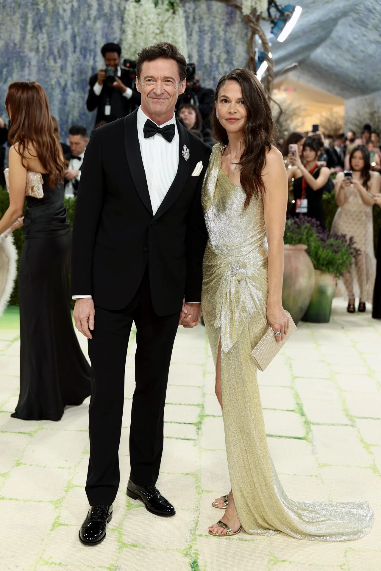 Hugh Jackman e Sutton Foster se afastam da agitação de Nova York para relaxar na Carolina do Norte.