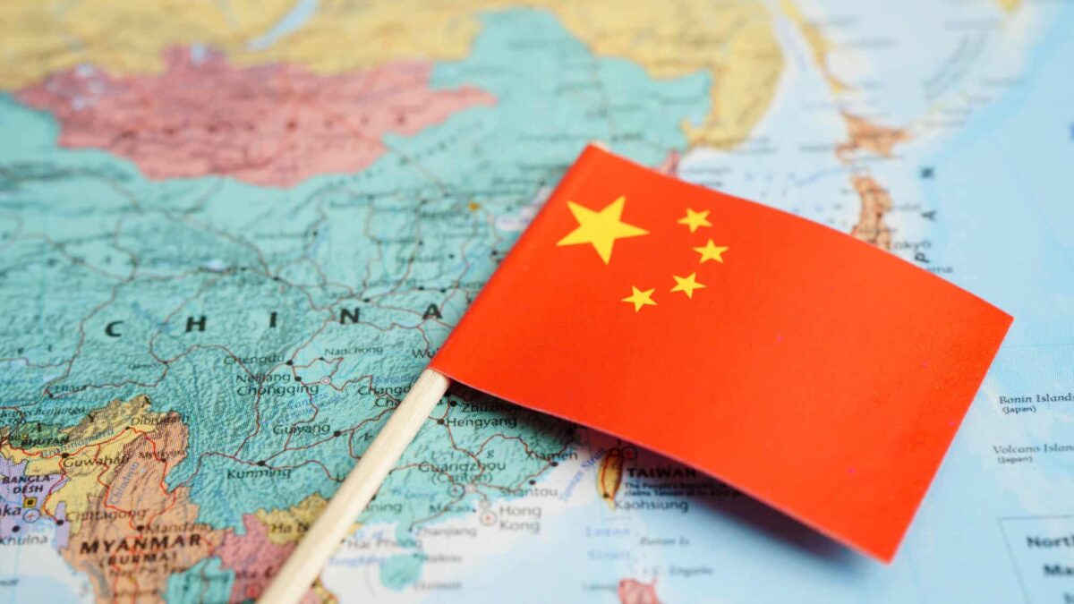 IA chinesa GLM-5.2 desafia líderes ocidentais com desempenho e custo reduzido
