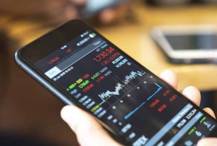 Ibovespa opera cauteloso com tarifas dos EUA e alta do petróleo em meio a tensões globais