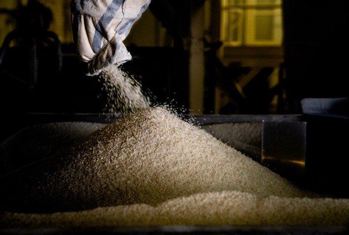 Indústria do arroz enfrenta crise de poder de negociação e depende do varejo