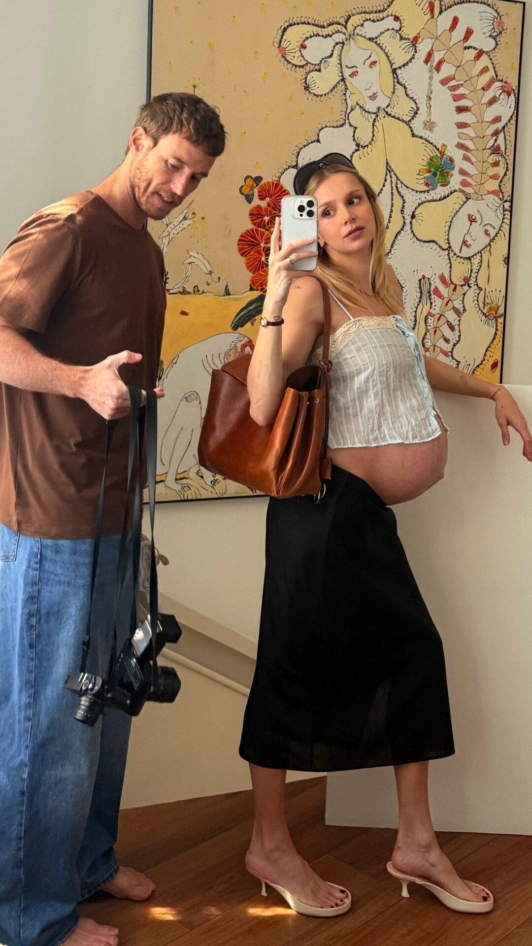 Isa Scherer exibe barrigão e estilo em passeio romântico com Rodrigo Calazans