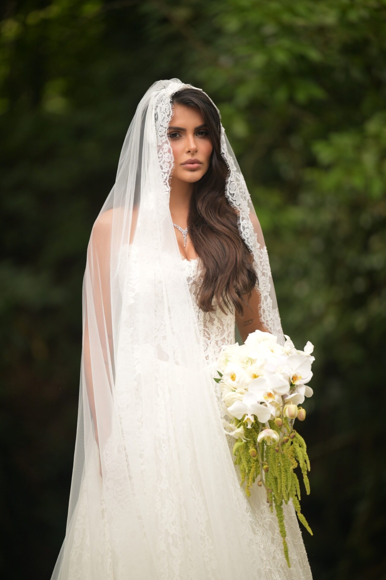 Isabella Arantes revela vestido de noiva deslumbrante para casamento com Gabriel Medina
