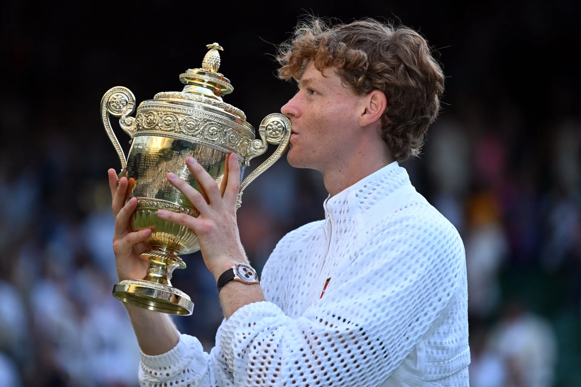 Jannik Sinner conquista bicampeonato em Wimbledon ao vencer Alexander Zverev