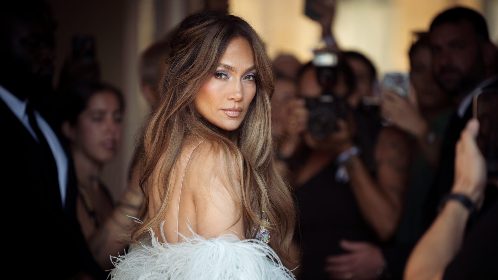 Jennifer Lopez: sete momentos que redefinem a liberdade feminina após os 50 anos