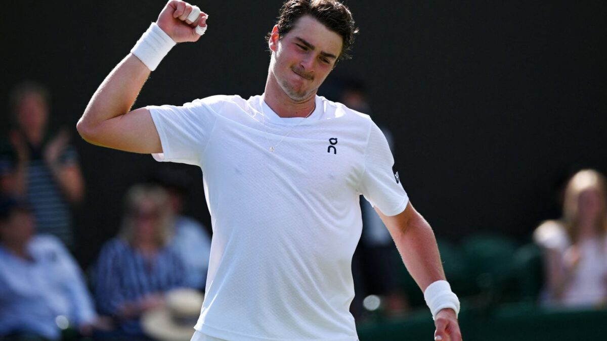 João Fonseca avança à terceira rodada de Wimbledon com vitória sobre holandês