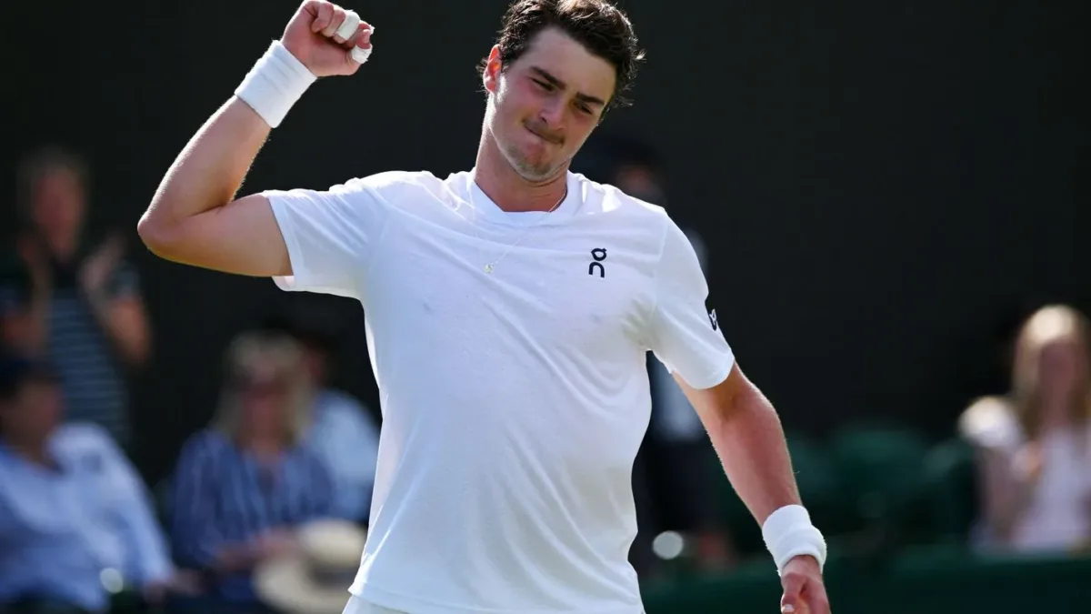 João Fonseca avança à terceira rodada de Wimbledon com vitória sobre holandês