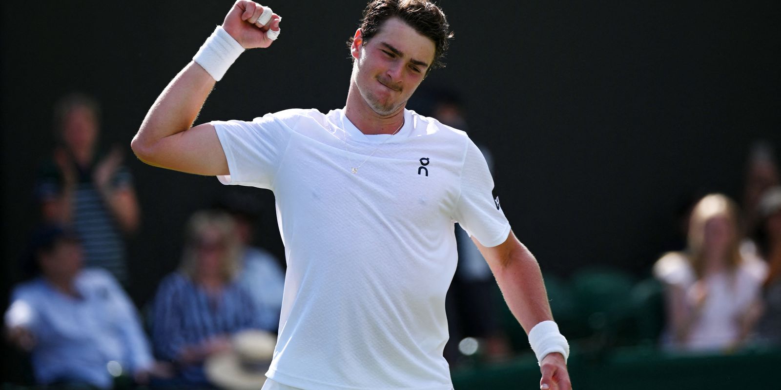 João Fonseca avança à terceira rodada de Wimbledon com vitória sobre holandês
