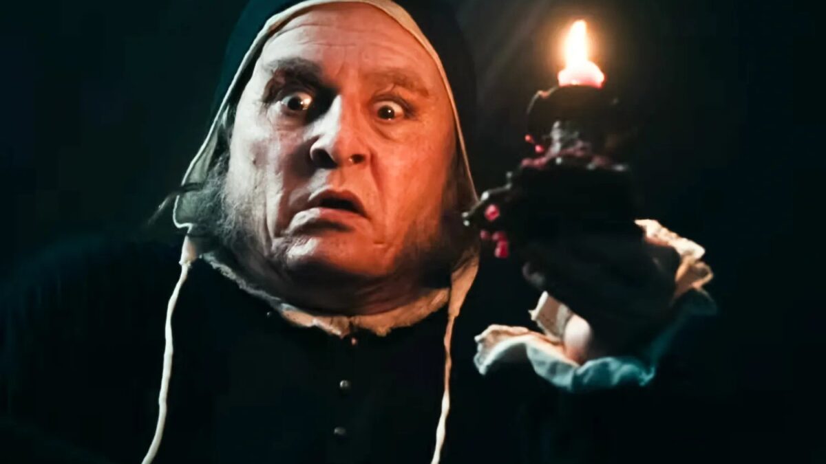 Johnny Depp se transforma em Scrooge e surpreende em trailer de 'Ebenezer'