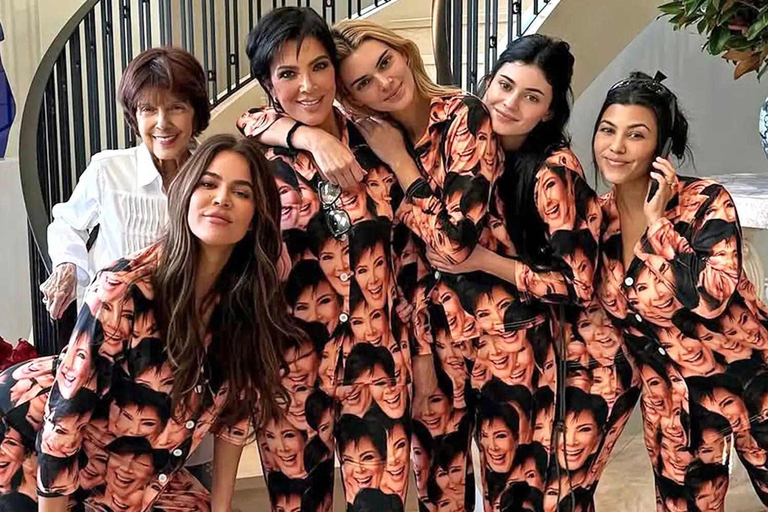 Kardashian-Jenner lamenta a morte de Mary Jo Campbell, matriarca da família