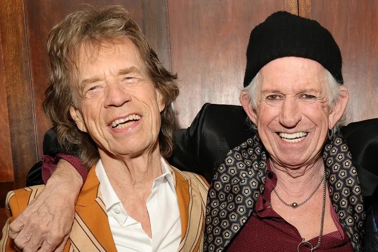 Keith Richards e Mick Jagger revelam conexão musical em novo álbum dos Rolling Stones